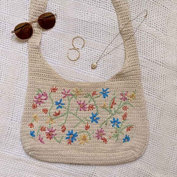 Vintage Handbags - Vintage crochet floral crossbody